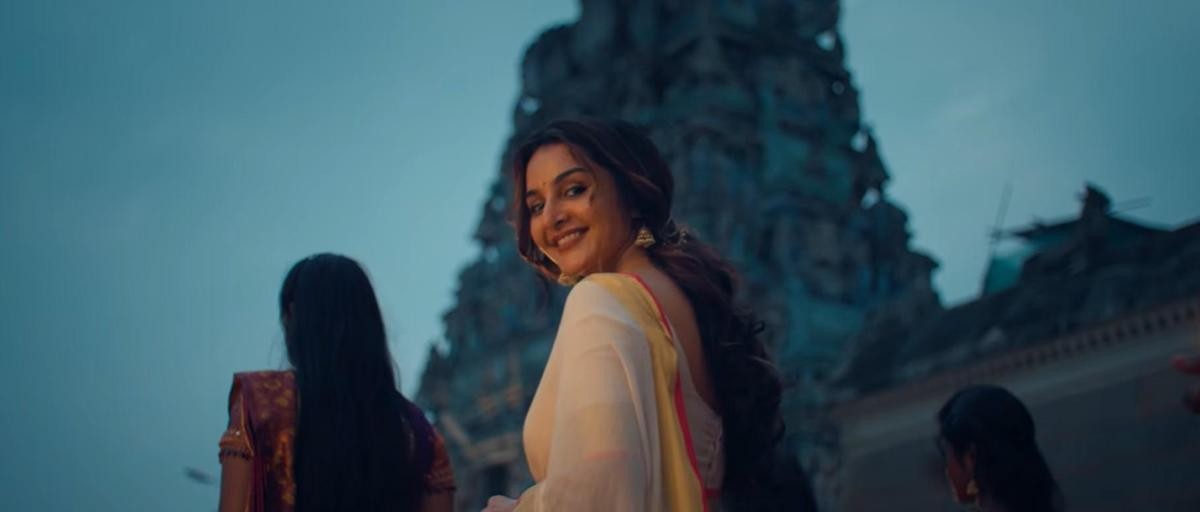 Manju Warrier in the music video 'Elelam kili'